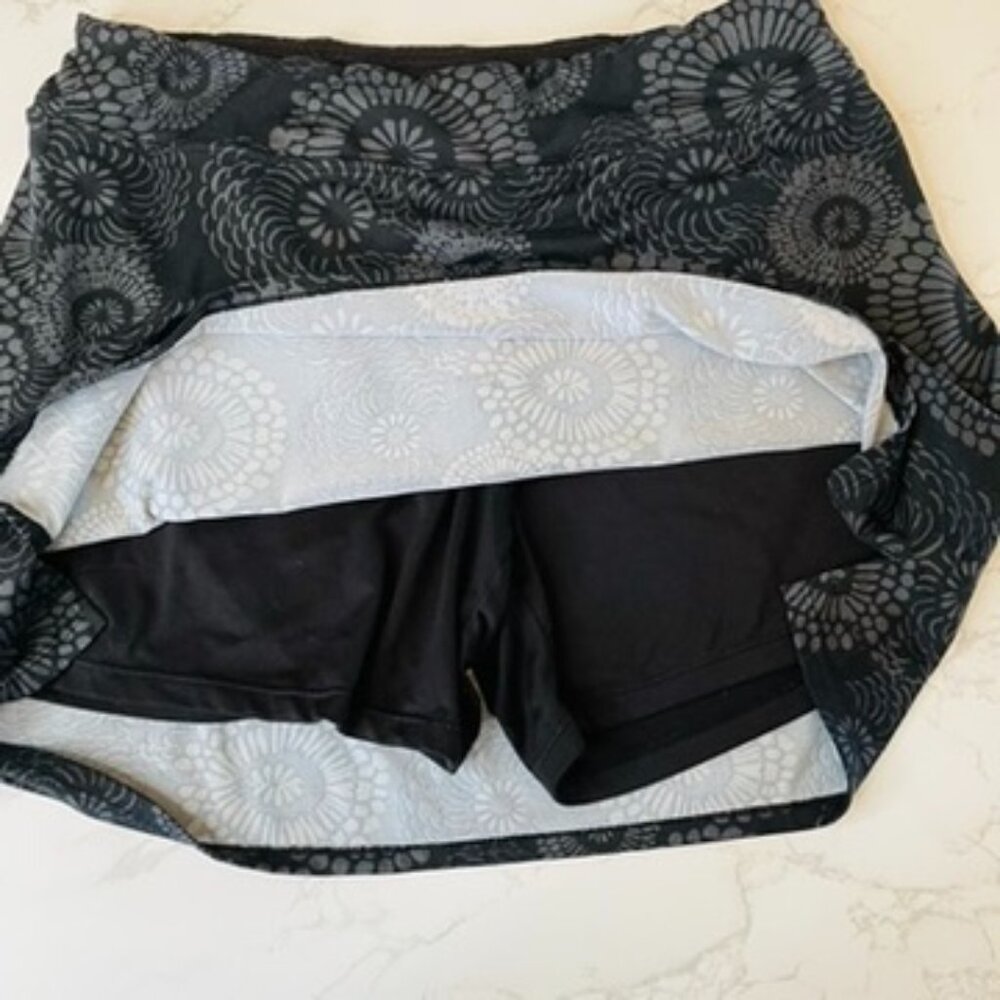 Tranquility Black Gray Mandala Floral Stretchy Skort | Medium - Picture 4 of 6